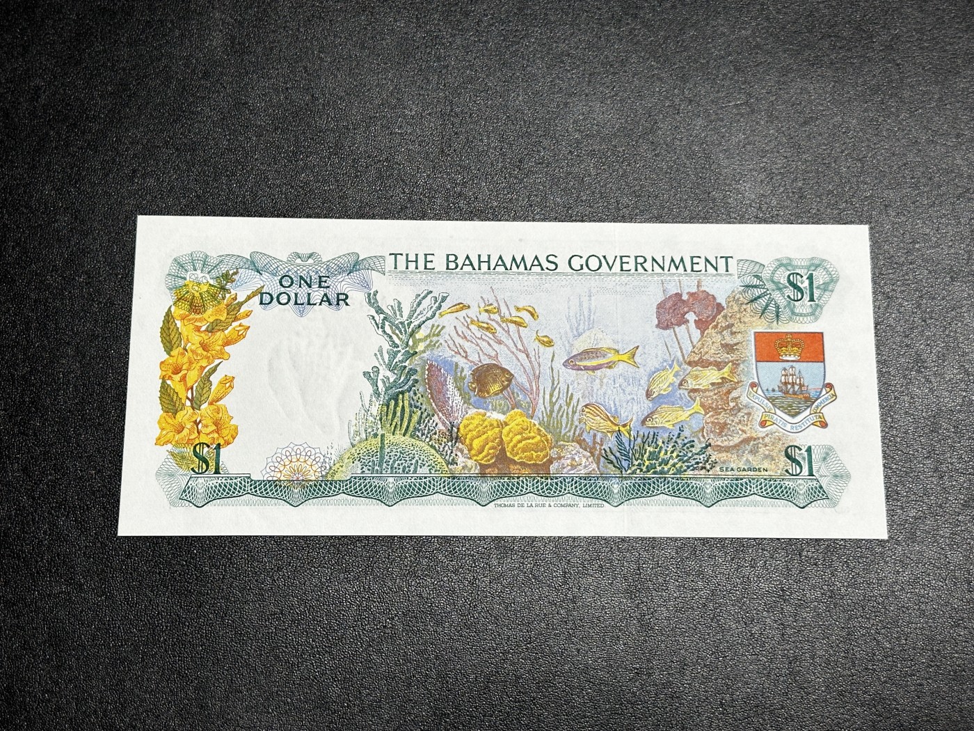 《外钞收藏家》第三百三十二期 加勒比四国专场（伯利兹/巴哈马/巴巴多斯/开曼） 巴哈马1965年1元，双签（P18） 全新UNC