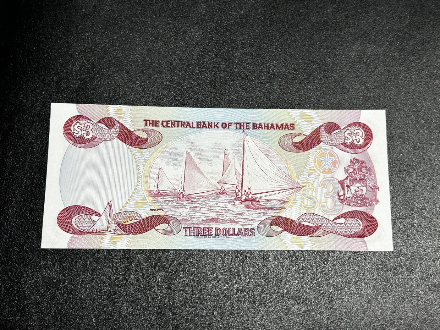 《外钞收藏家》第三百三十二期 加勒比四国专场（伯利兹/巴哈马/巴巴多斯/开曼） 巴哈马1984年3元（P44） 全新UNC