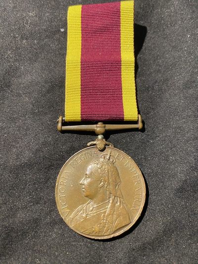 盛世勋华——号角文化勋章邮票专场拍卖第163期 - 英国1900庚子侵华奖章 极少见铜版  带部分边铭 授予随军印度劳工，庚子银版发了一万多枚，但铜版只发了几百枚，不到1000  数量极少 不要拿常见的银庚子来比，没有可比性！！