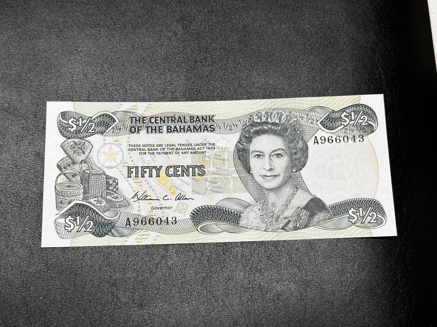 《外钞收藏家》第三百三十二期 加勒比四国专场（伯利兹/巴哈马/巴巴多斯/开曼） 巴哈马1984年1/2元（P42） 全新UNC