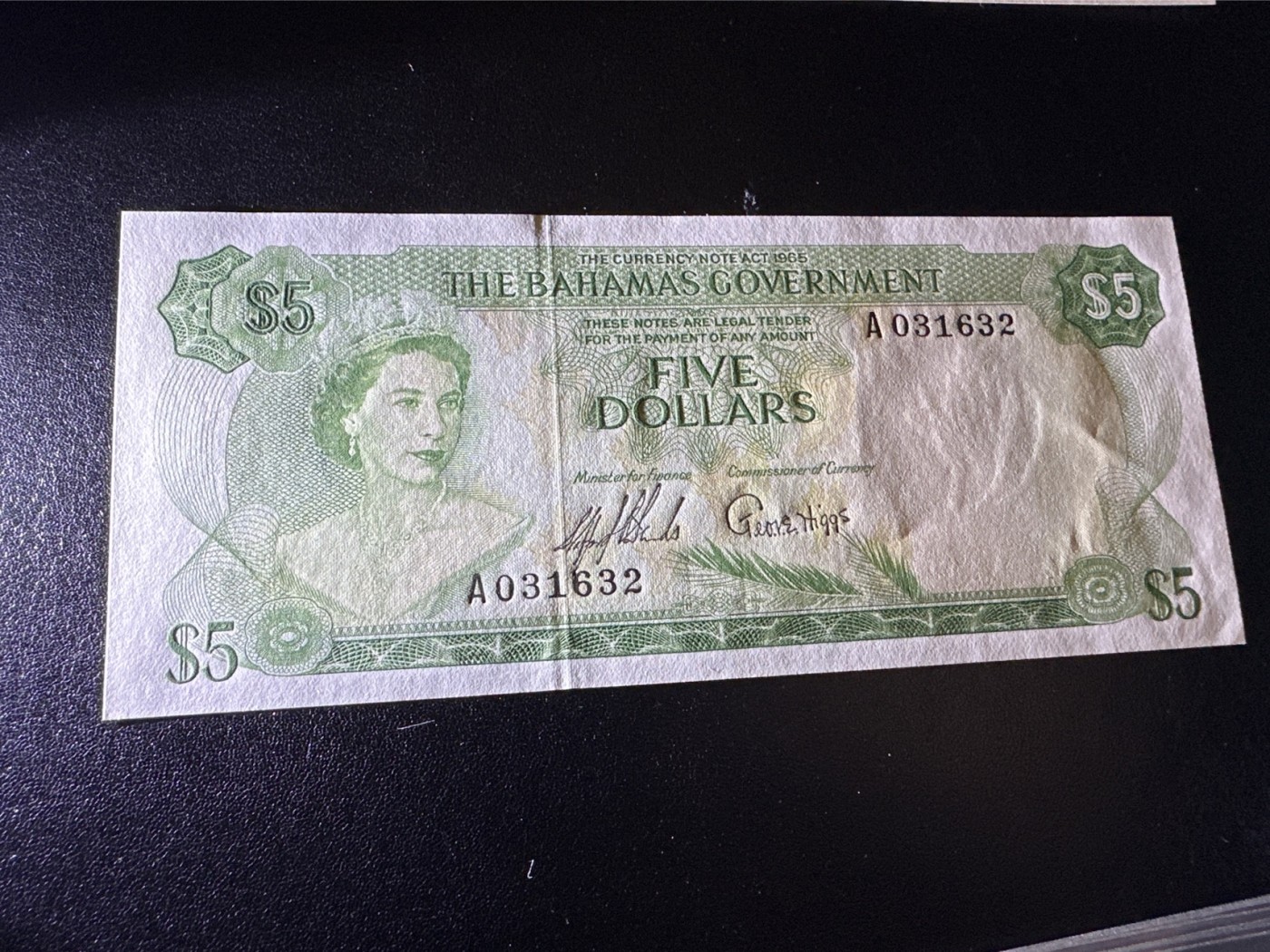 《外钞收藏家》第三百三十二期 加勒比四国专场（伯利兹/巴哈马/巴巴多斯/开曼） 巴哈马1965年5元，双签（P20） 全新UNC