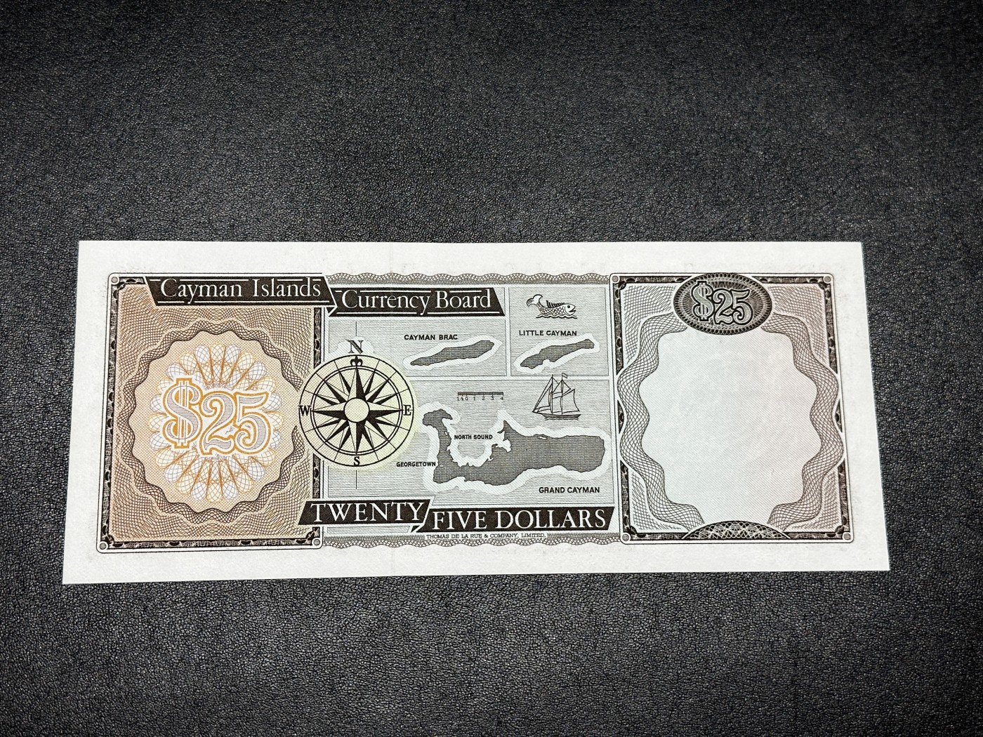 《外钞收藏家》第三百三十二期 加勒比四国专场（伯利兹/巴哈马/巴巴多斯/开曼） 开曼群岛1974年25元（P8） 全新UNC