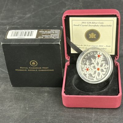 康怡轩钱币【图瓦卢+匈牙利+加拿大+白俄罗斯 纪念币专场】第251006期  2011年加拿大发行雪花20加元镶施华洛世奇水晶精制纪念银币-红色