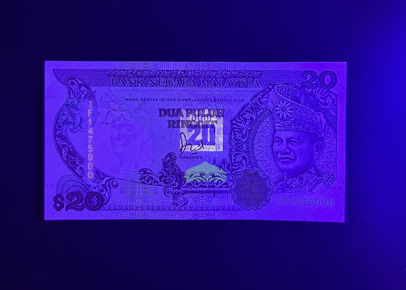 【丑猫0121】今晚六点半，自动快拍 89版马来西亚20金线版