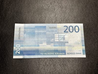 《外钞收藏家》第三百三十一期 - 最新版挪威200克朗 全新UNC