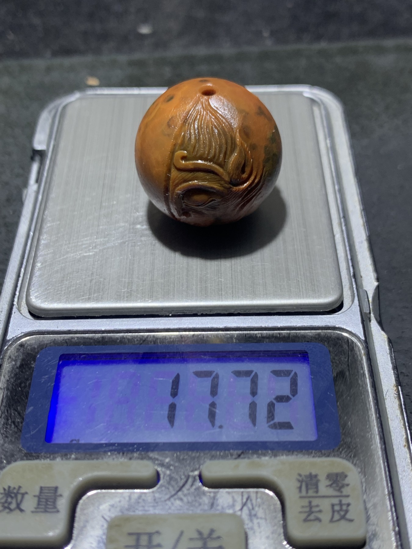 精美亚光战国红玛瑙手工俏色巧雕一念成佛珠子一个，