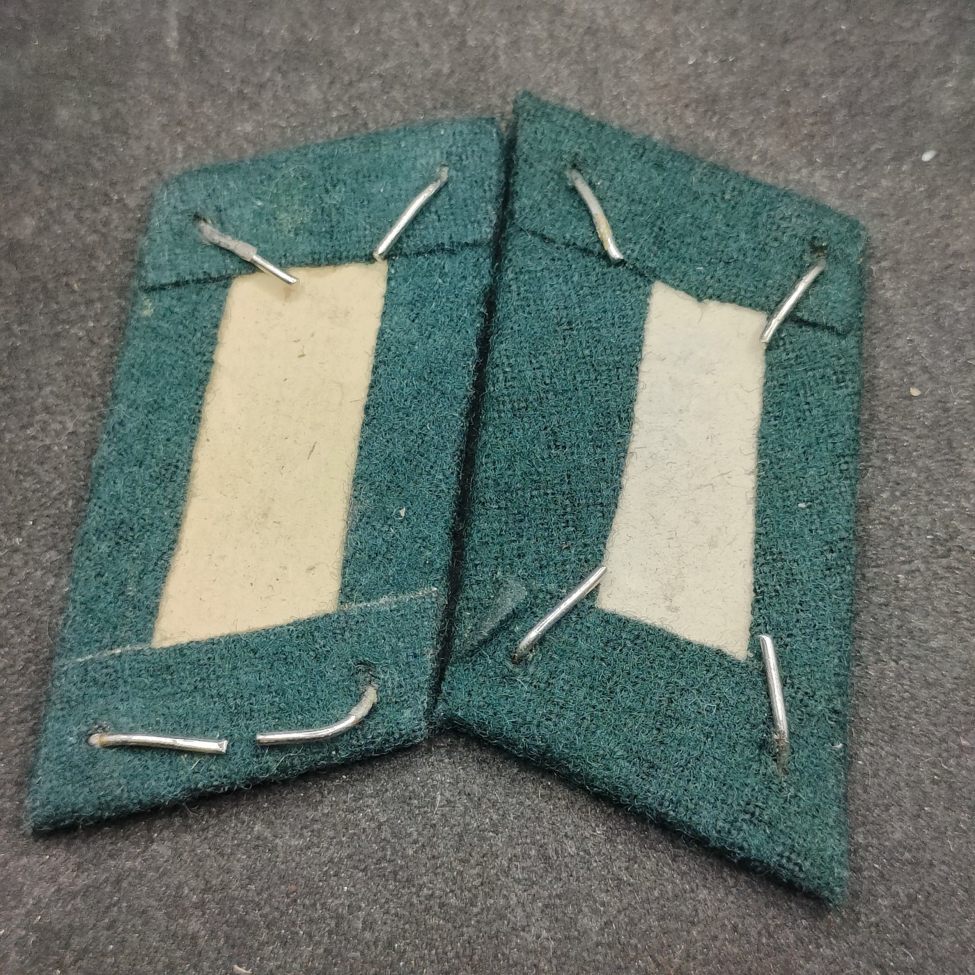 全场0元起拍 第127期 咸鱼国勋章拍卖专场 1月21日（周日）下午6：00开始 东德警察领章一对