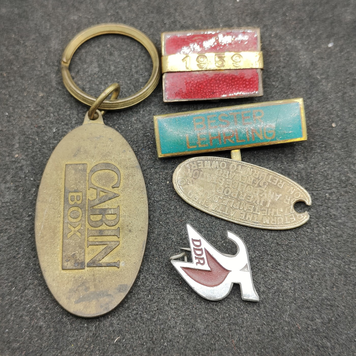 全场0元起拍 第127期 咸鱼国勋章拍卖专场 1月21日（周日）下午6：00开始 东德徽章一组