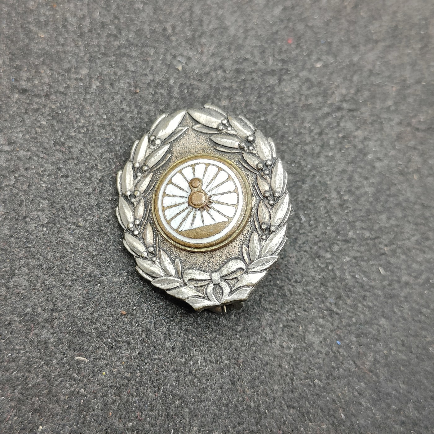 全场0元起拍 第127期 咸鱼国勋章拍卖专场 1月21日（周日）下午6：00开始 日本战时铁道省功绩章 纯银制