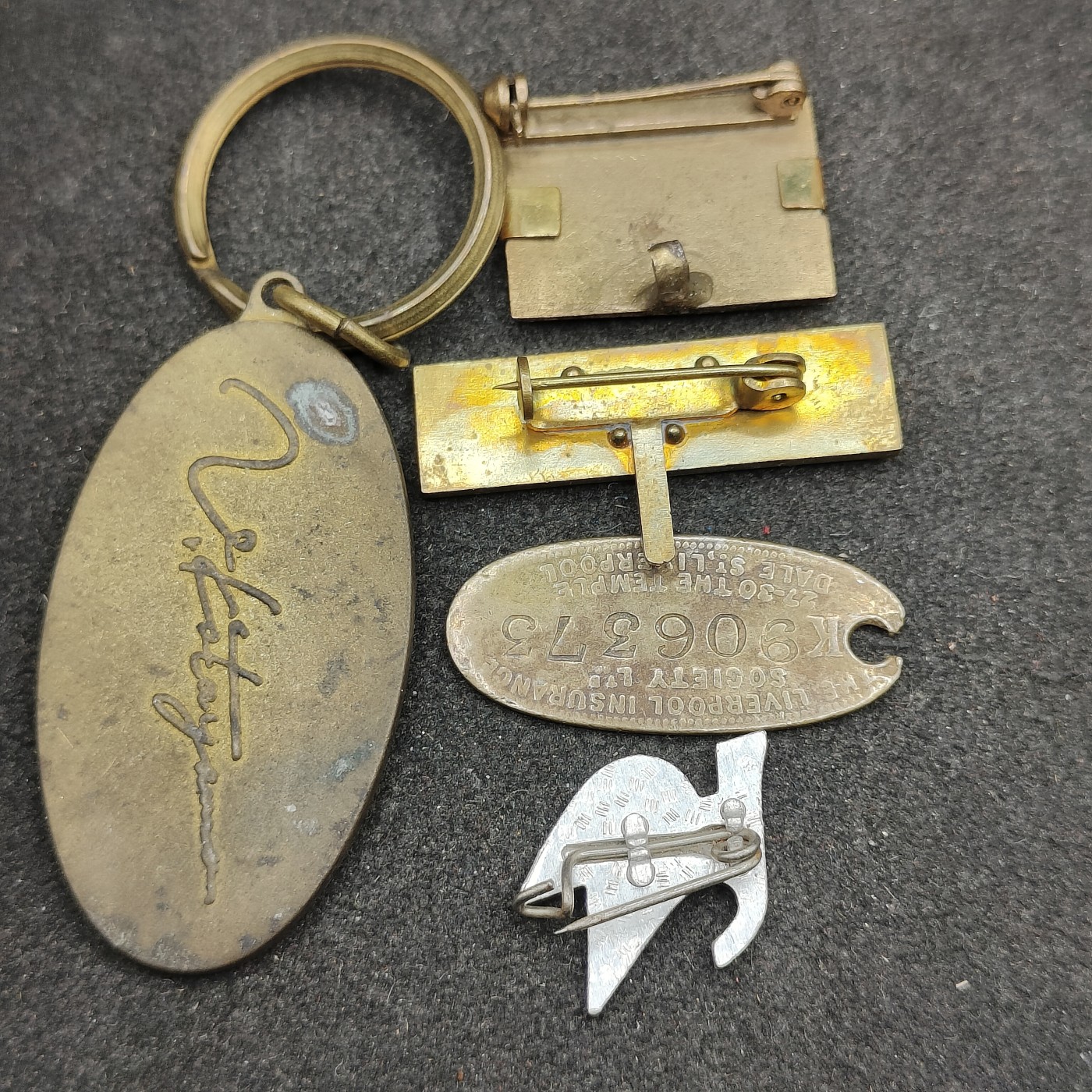 全场0元起拍 第127期 咸鱼国勋章拍卖专场 1月21日（周日）下午6：00开始 东德徽章一组