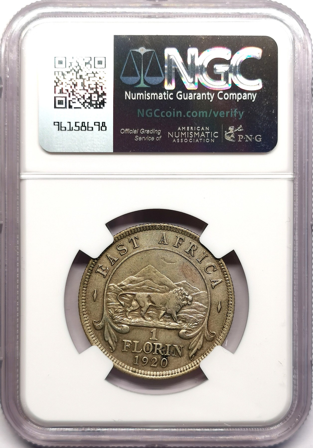 凡希社世界钱币微拍第二百五十九期 1920英属东非乔五佛罗林银币NGC-AU50 Royal mint，经典的非洲狮子与草原图案，英国在东非以本土货币体系替代卢比的尝试，FLORIN=RUPEE=100分，但结果不理想，这种含银仅50%的主币不受欢迎被大部回收，留存至今的高品已相当罕见。