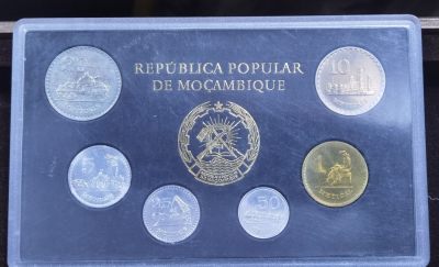 北京马甸外国币专卖微拍第115期，外国非贵金属纪念币、流通币专场，陆续上新，欢迎关注 - 官方精装1980年版莫桑比克，貌似类精制