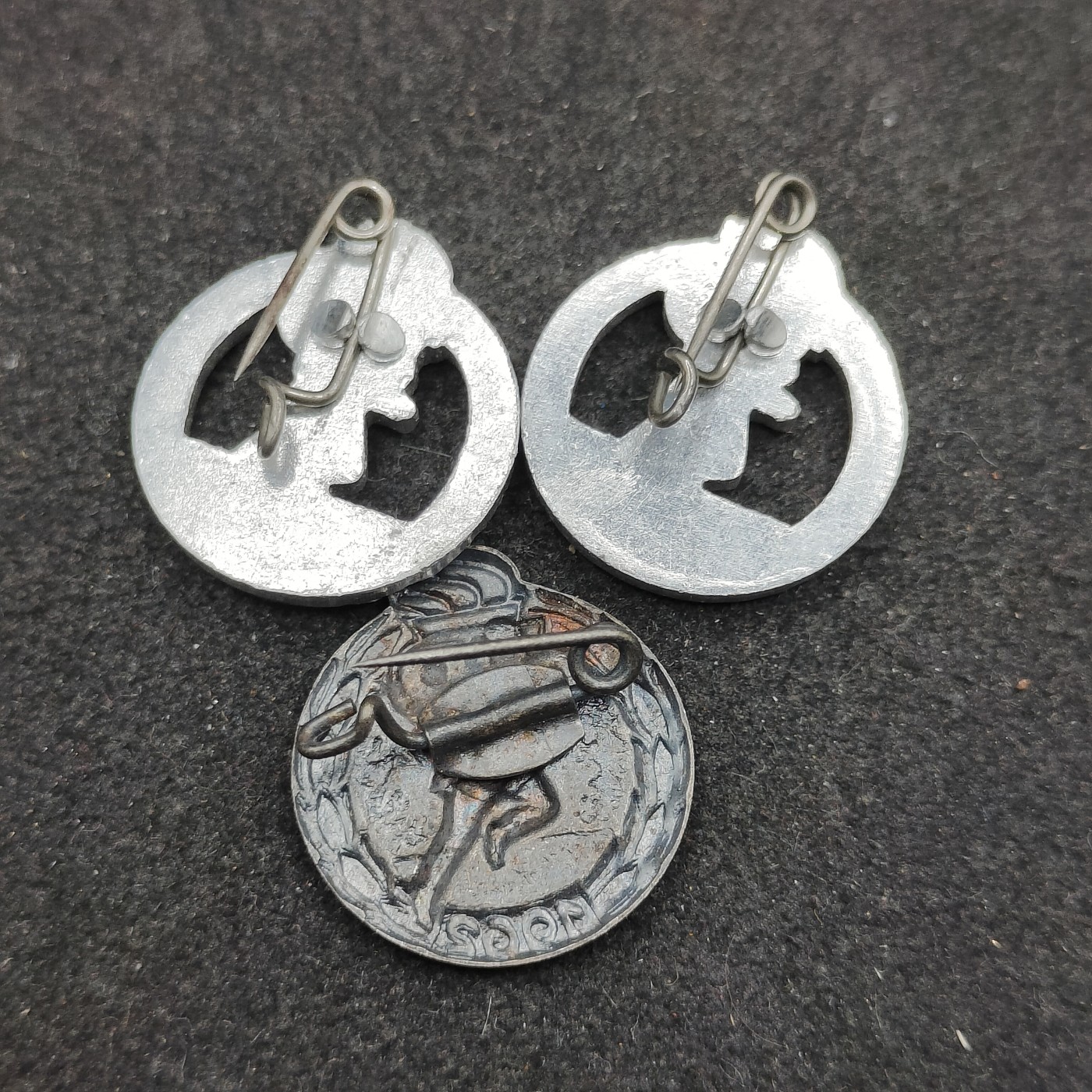 全场0元起拍 第127期 咸鱼国勋章拍卖专场 1月21日（周日）下午6：00开始 东德运动员证章一组