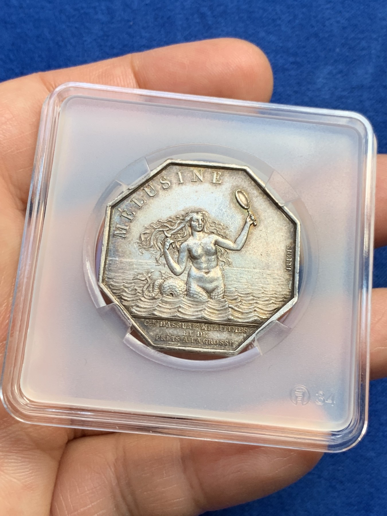 《竞宝斋》第237场- 周日，周一，周二，周日 疯狂4连拍 (全场包邮) 法国八角银质代币jeton，海上保险与贷款公司，jeton资料书封面海妖梅卢辛，33.2mm，17.61g，1832-1841神灯边铭