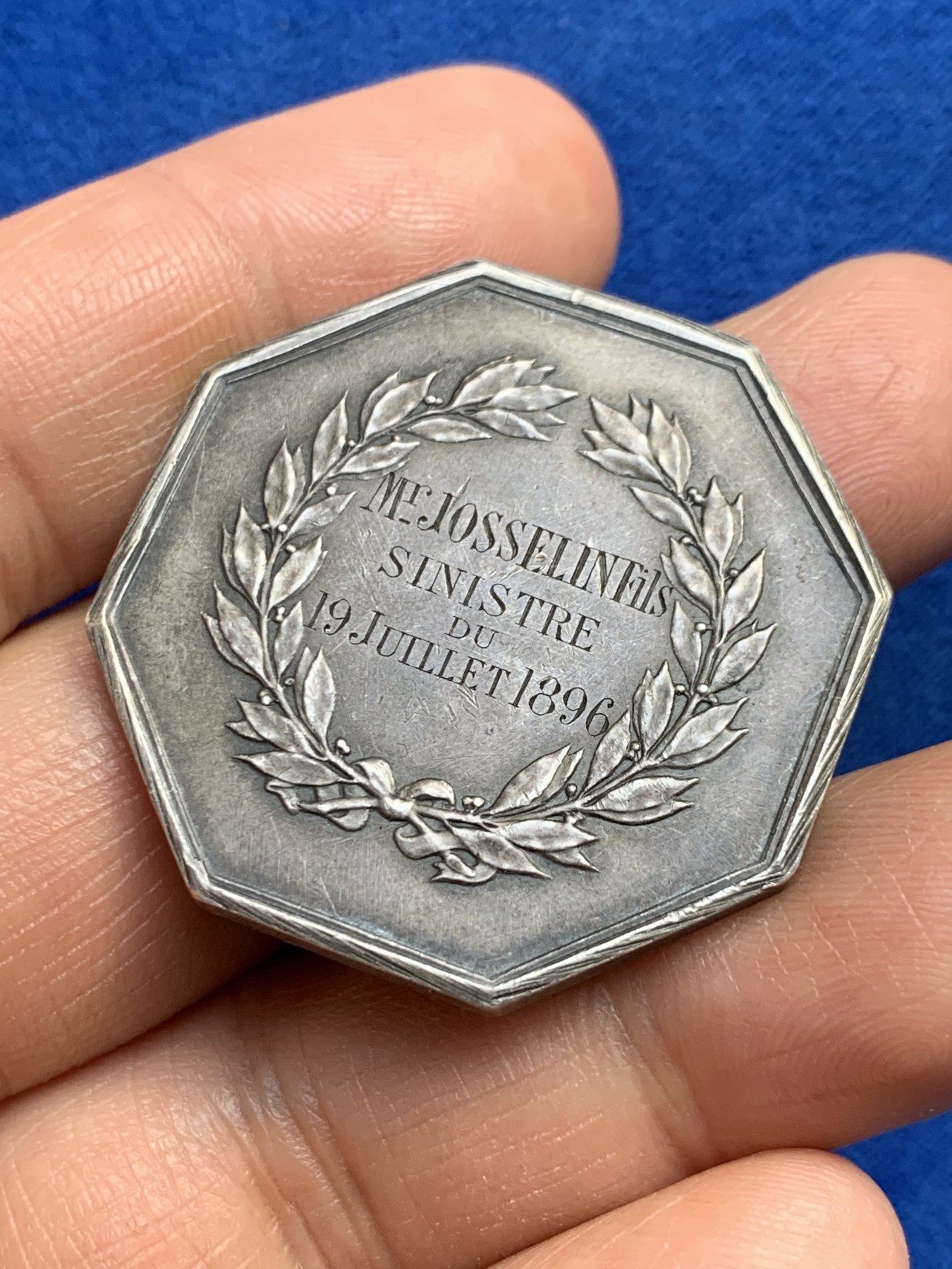 《竞宝斋》第237场- 周日，周一，周二，周日 疯狂4连拍 (全场包邮) 法国凤凰保险公司八角银质代币，23.36g，36.3mm，丰饶角边铭