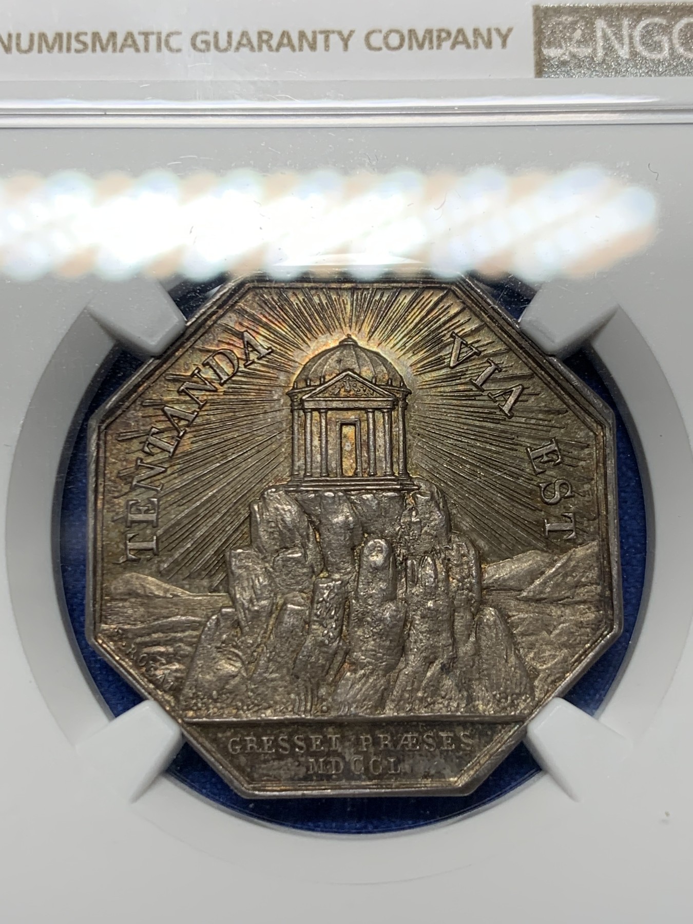 《竞宝斋》第237场- 周日，周一，周二，周日 疯狂4连拍 (全场包邮) NGC MS64 法国 1860-1879 亚眠学院八角代用银币，山上的寺庙配合金色包浆更加万丈光芒