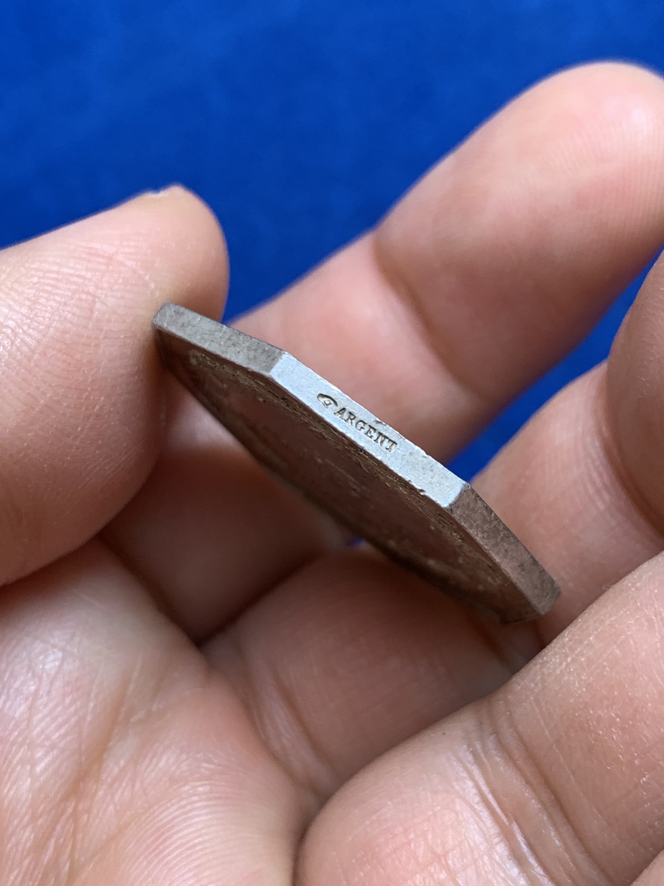 《竞宝斋》第237场- 周日，周一，周二，周日 疯狂4连拍 (全场包邮) 法国八角银质代币，欧赛尔公证处，12.86g，30.6mm，手指边铭，全能之眼