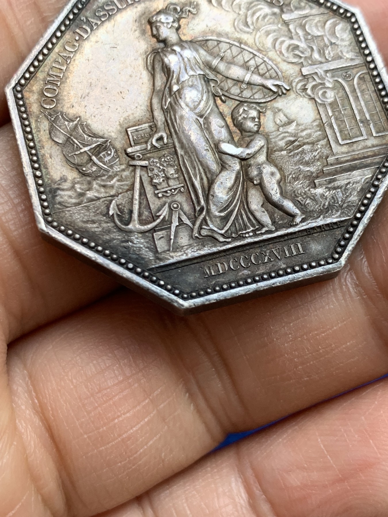 《竞宝斋》第237场- 周日，周一，周二，周日 疯狂4连拍 (全场包邮) 法国路易十八巴黎一般保险公司八角银代币，22.45g，35.7mm，这款少见的早期无边铭