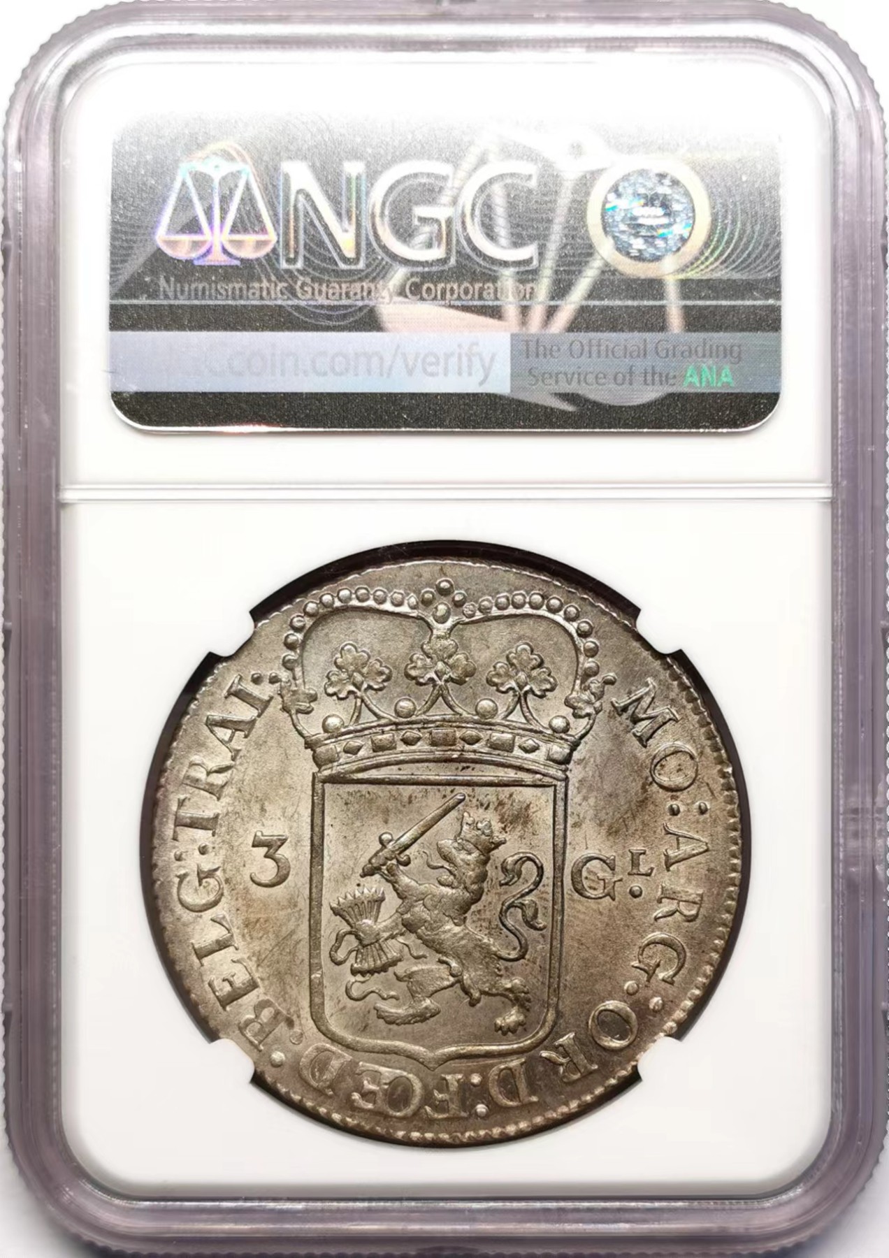 凡希社世界钱币微拍第二百五十九期 1794联省共和国荷兰雅典娜3盾大银NGC-MS62 底板丝滑，压铸细节极好，黄光柔彩惹人喜爱的一枚！