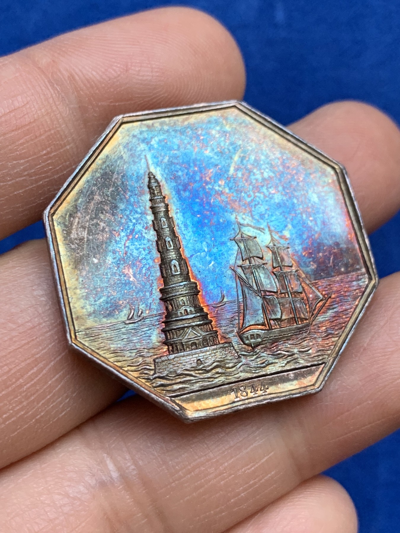 《竞宝斋》第237场- 周日，周一，周二，周日 疯狂4连拍 (全场包邮) 法国波尔多拉吉伦特海上保险公司八角银质代币，科尔杜安灯塔，高浮雕，17.75g，34.5mm，蜜蜂边铭