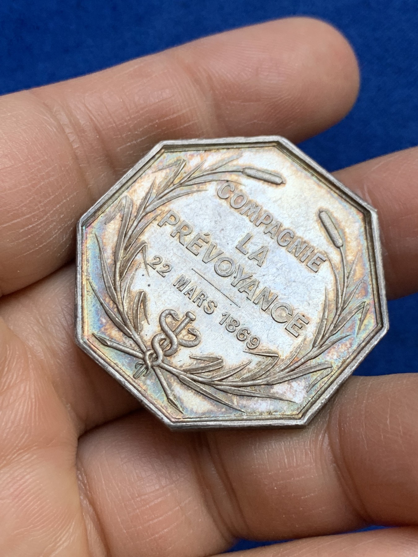 《竞宝斋》第237场- 周日，周一，周二，周日 疯狂4连拍 (全场包邮) 法国名誉品八角银质代币，1869年先见之明保险公司，优雅的女神Prudence，18.90g，36mm，蜜蜂边铭