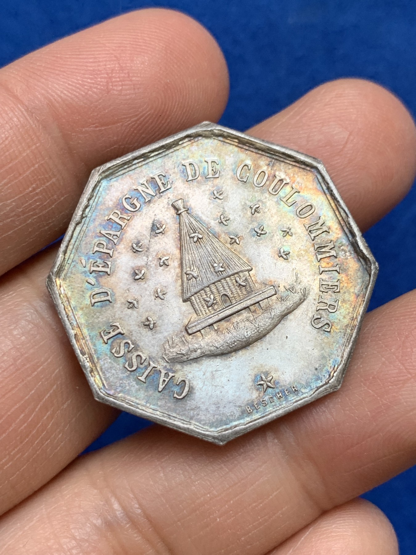 《竞宝斋》第237场- 周日，周一，周二，周日 疯狂4连拍 (全场包邮) 法国塞纳-马恩省库洛米尔斯松鼠储蓄银行八角银质代币，12.87g，31.8mm，丰饶角边铭，黄油包浆