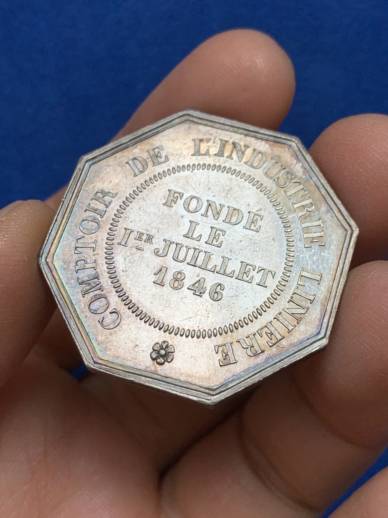 《竞宝斋》第237场- 周日，周一，周二，周日 疯狂4连拍 (全场包邮) 法国八角银质代币，亚麻行业专柜商业公司，19.15g，36.3mm，蜜蜂边铭，红紫包浆