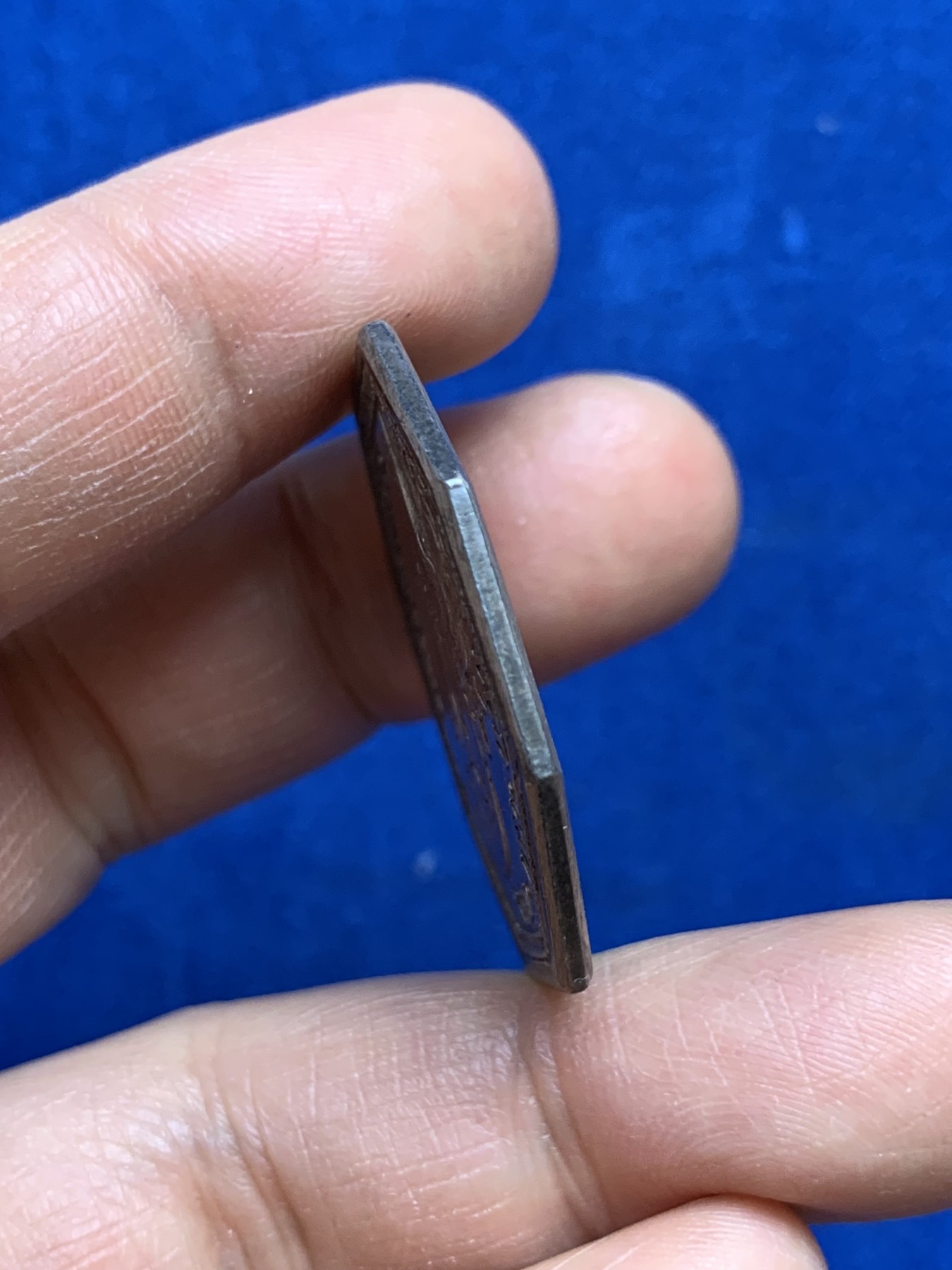 《竞宝斋》第237场- 周日，周一，周二，周日 疯狂4连拍 (全场包邮) 法国路易十六时期鲁昂市城市八角银代币， 17.45g，34.3mm，早期无边铭