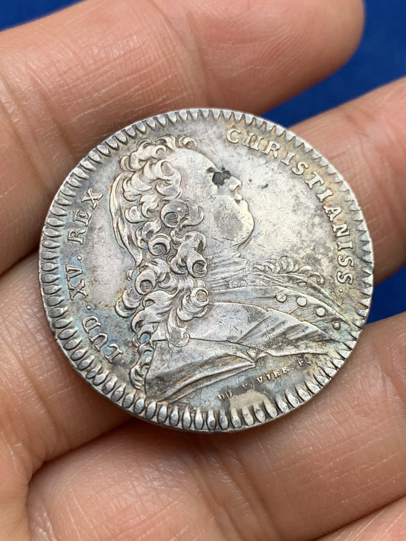 《竞宝斋》第237场- 周日，周一，周二，周日 疯狂4连拍 (全场包邮) 法国路易十五时期阿图瓦州银质jeton，10.11g，30.8mm