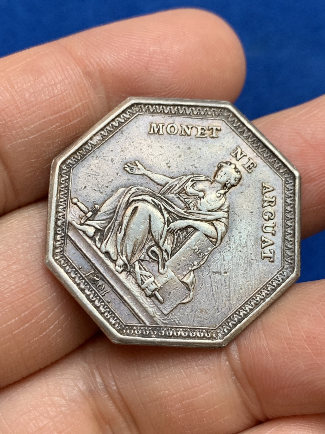 《竞宝斋》第237场- 周日，周一，周二，周日 疯狂4连拍 (全场包邮) 法国 1801 初审法院法律和辩护人法庭 银质八角代币 早期无边铭 14.86克 31.8mm