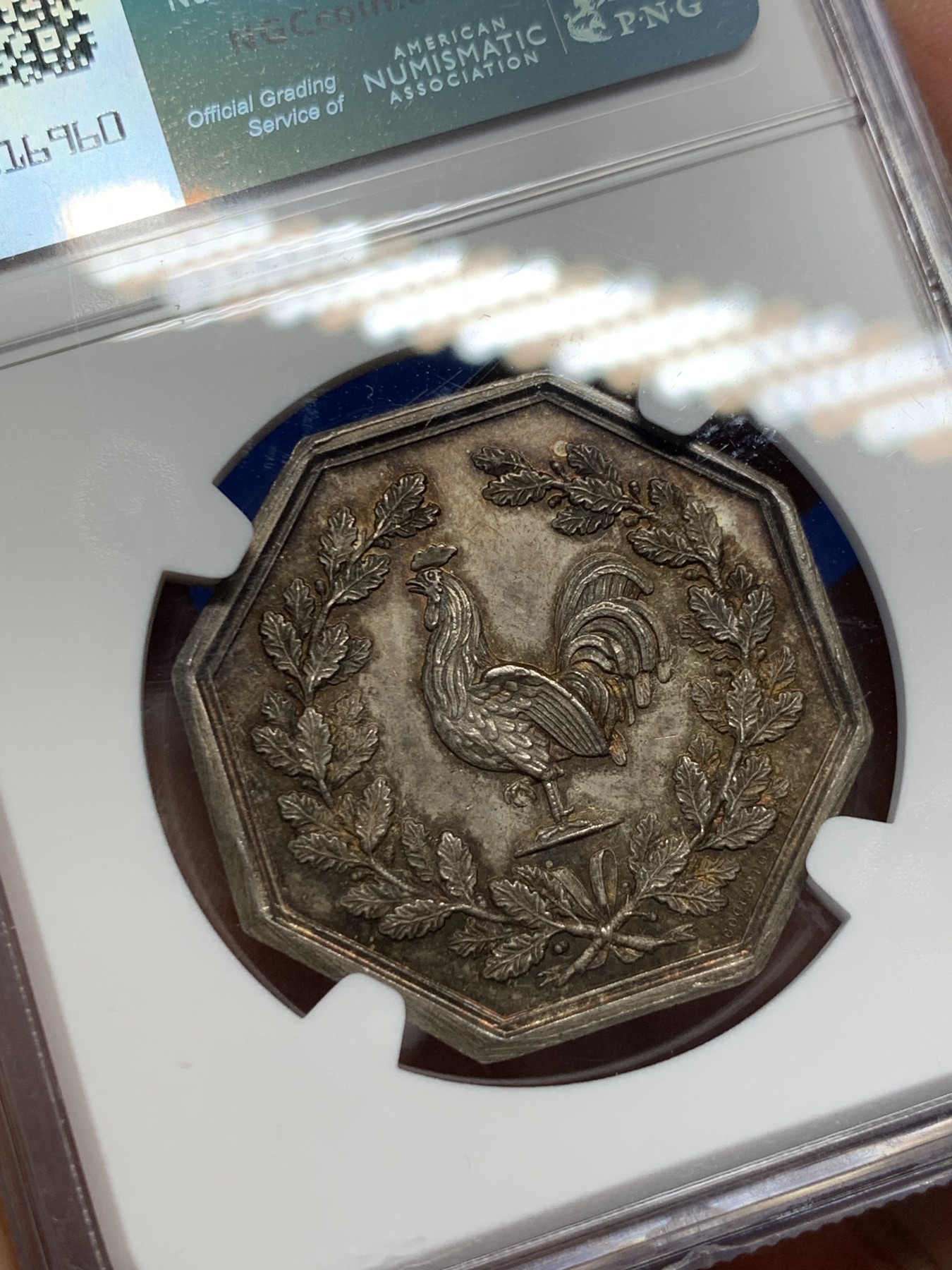 《竞宝斋》第237场- 周日，周一，周二，周日 疯狂4连拍 (全场包邮) NGC MS64 法国 1830 贡比涅公证人 银质八角代币 双面深彩包浆 手指铭早期品种 