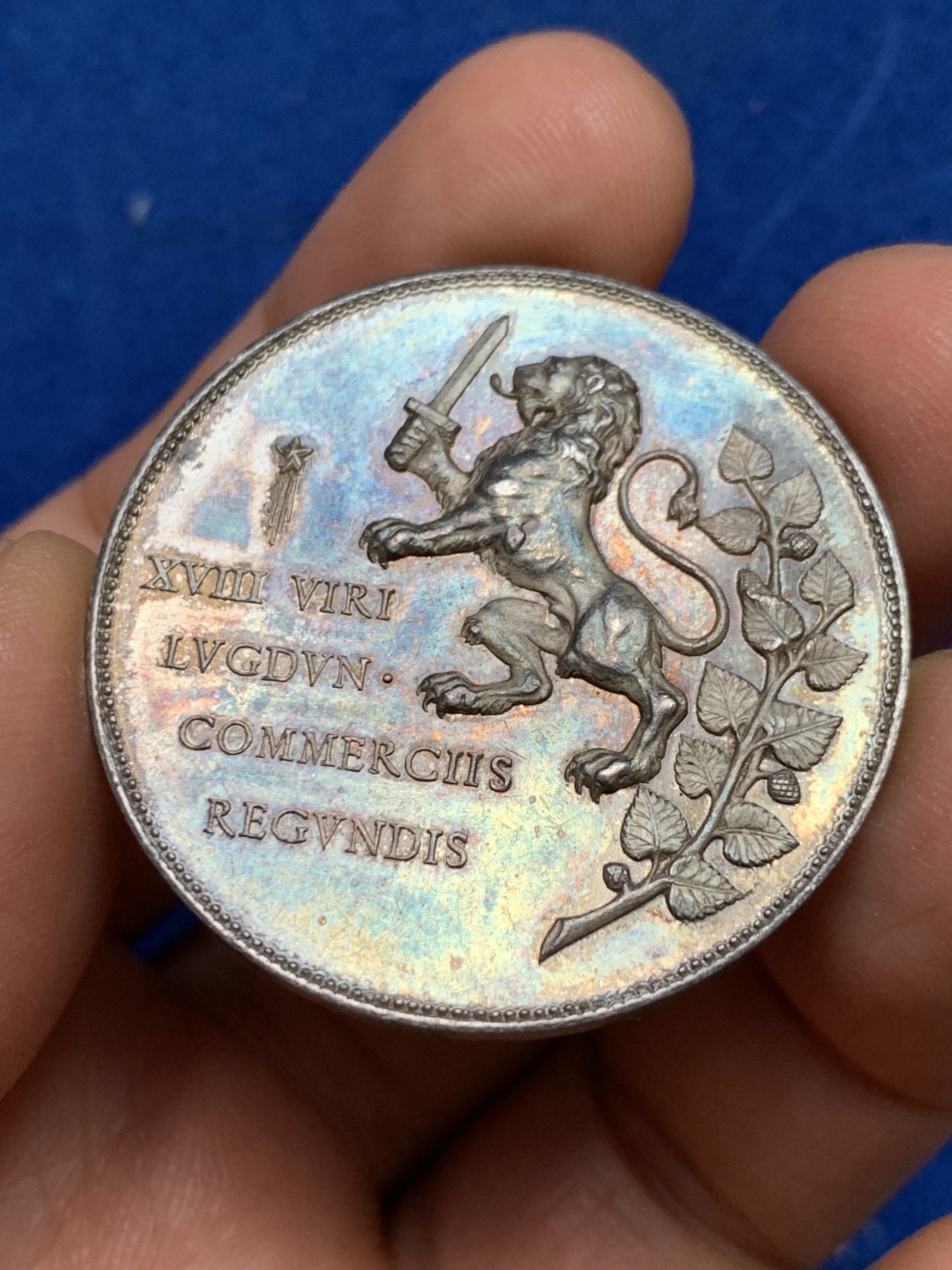 《竞宝斋》第237场- 周日，周一，周二，周日 疯狂4连拍 (全场包邮) 法国银章，里昂丝绸协会，21.78g，37.7mm，蜜蜂边铭，高浮雕，彩色包浆