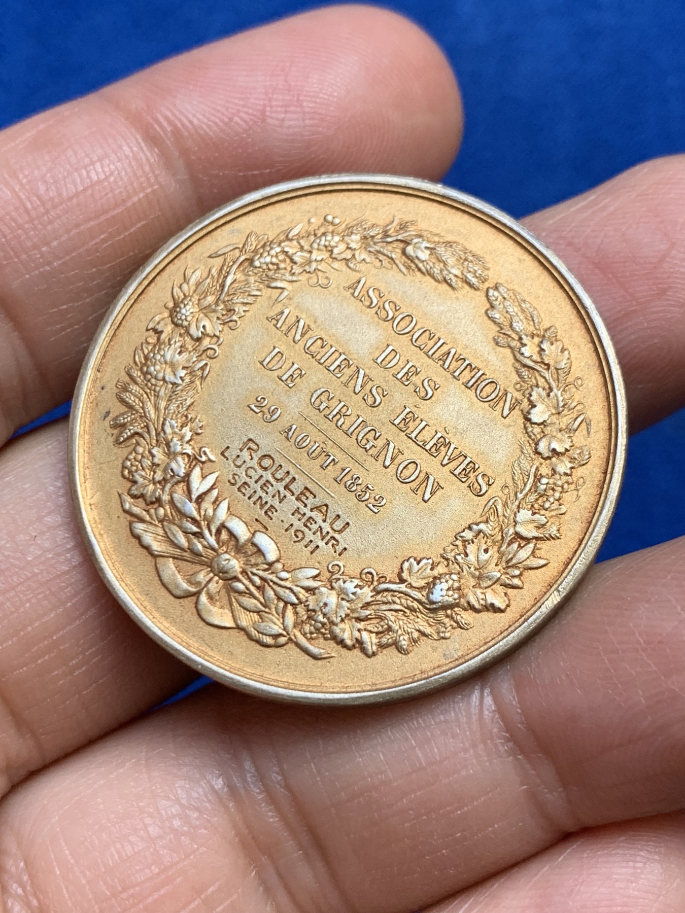 《竞宝斋》第237场- 周日，周一，周二，周日 疯狂4连拍 (全场包邮) 法国格里尼翁校友会鎏金银章 脸部清晰 37mm 25.15g 菱形+野猪头银标