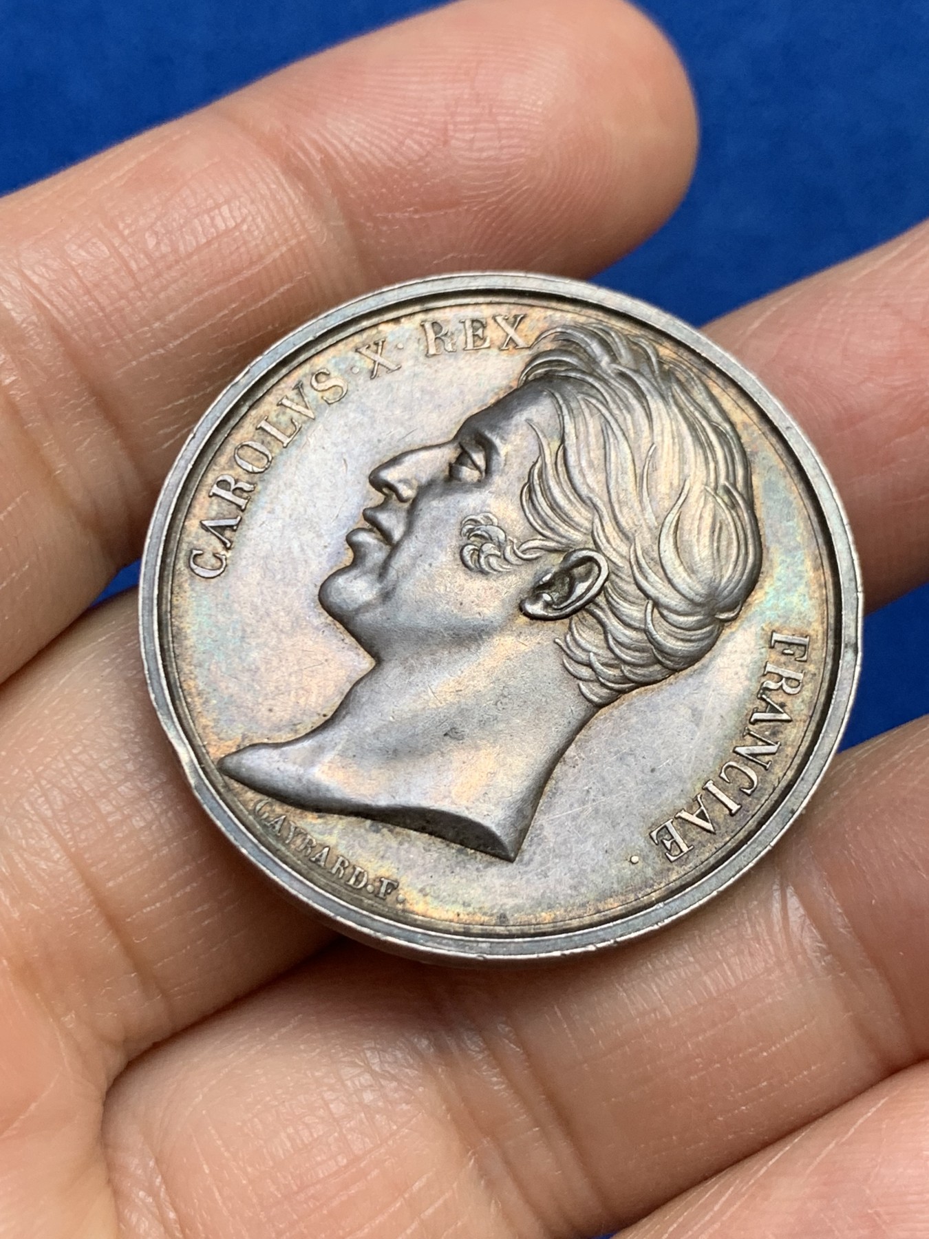 《竞宝斋》第237场- 周日，周一，周二，周日 疯狂4连拍 (全场包邮) 法国国王查理十世登基纪念银质代币，22.54g，35.3mm，1832年之前无边铭，坐在狮座的查理十世细节丰富