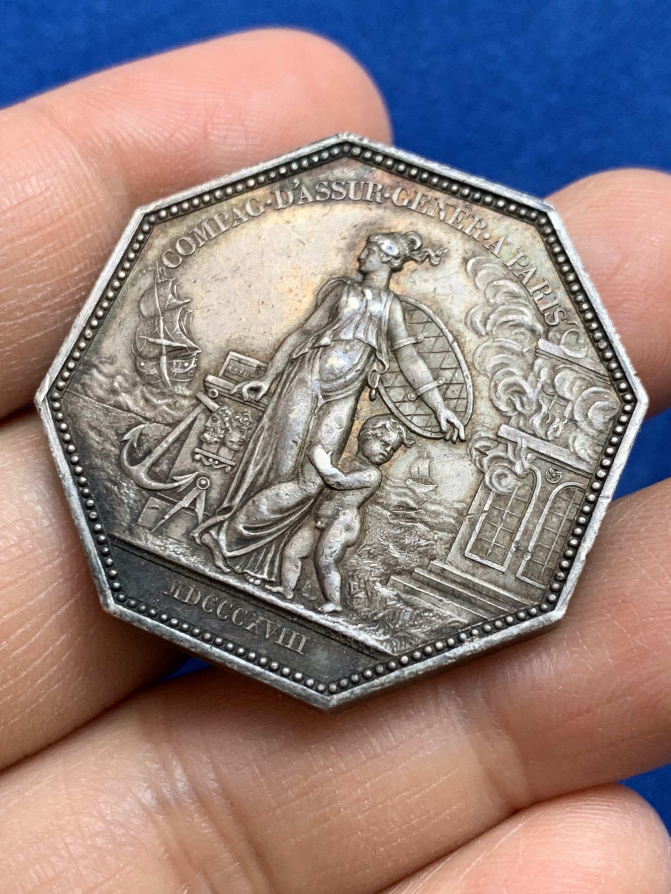 《竞宝斋》第237场- 周日，周一，周二，周日 疯狂4连拍 (全场包邮) 法国路易十八巴黎一般保险公司八角银代币，22.45g，35.7mm，这款少见的早期无边铭