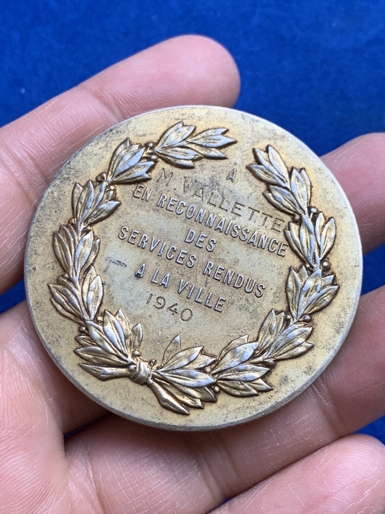 《竞宝斋》第237场- 周日，周一，周二，周日 疯狂4连拍 (全场包邮) 法国库尔布瓦市以表彰为城市服务鎏金银质奖章，62.05g，50.2mm，丰饶角2银标