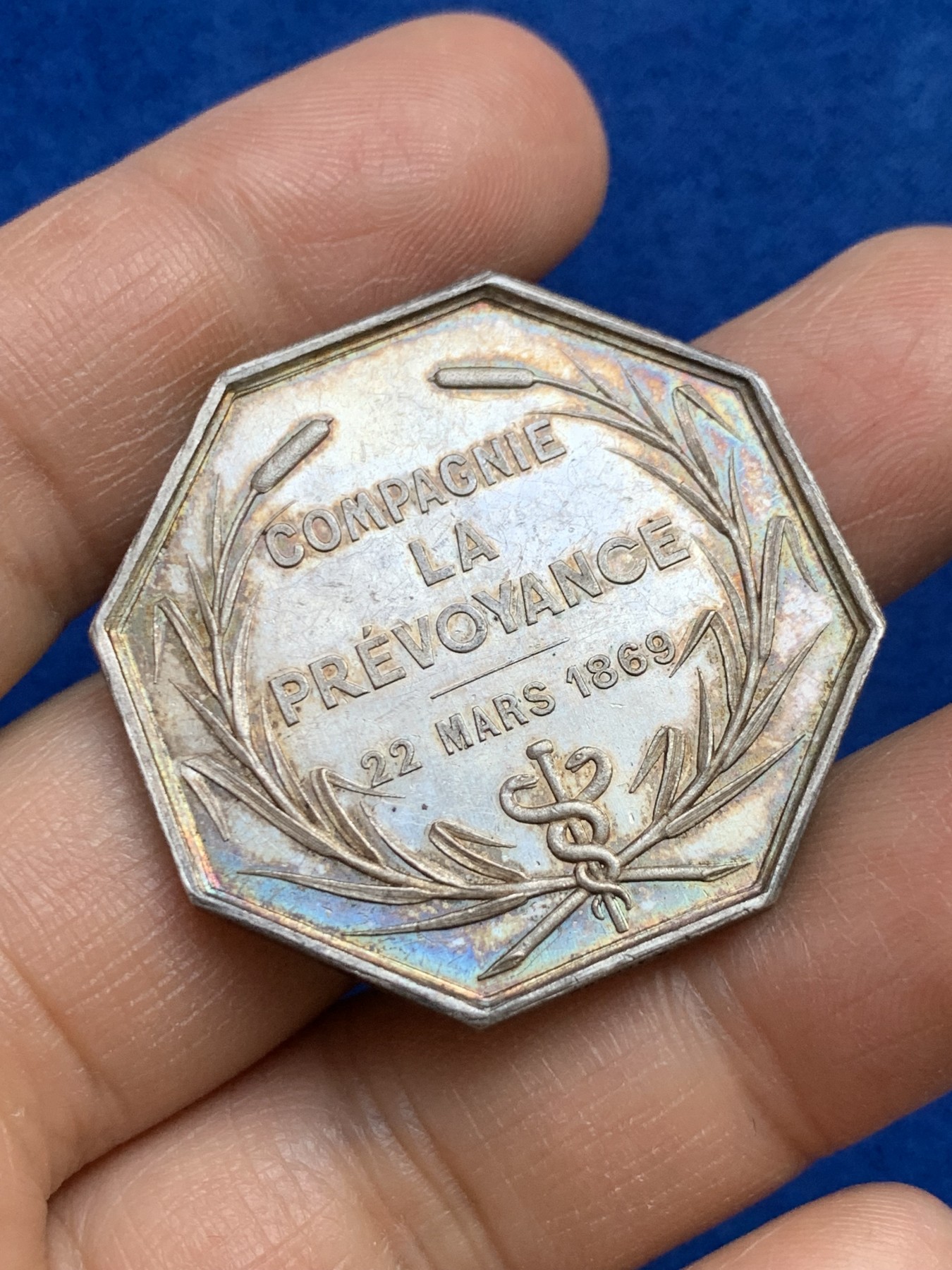 《竞宝斋》第237场- 周日，周一，周二，周日 疯狂4连拍 (全场包邮) 法国名誉品八角银质代币，1869年先见之明保险公司，优雅的女神Prudence，18.90g，36mm，蜜蜂边铭