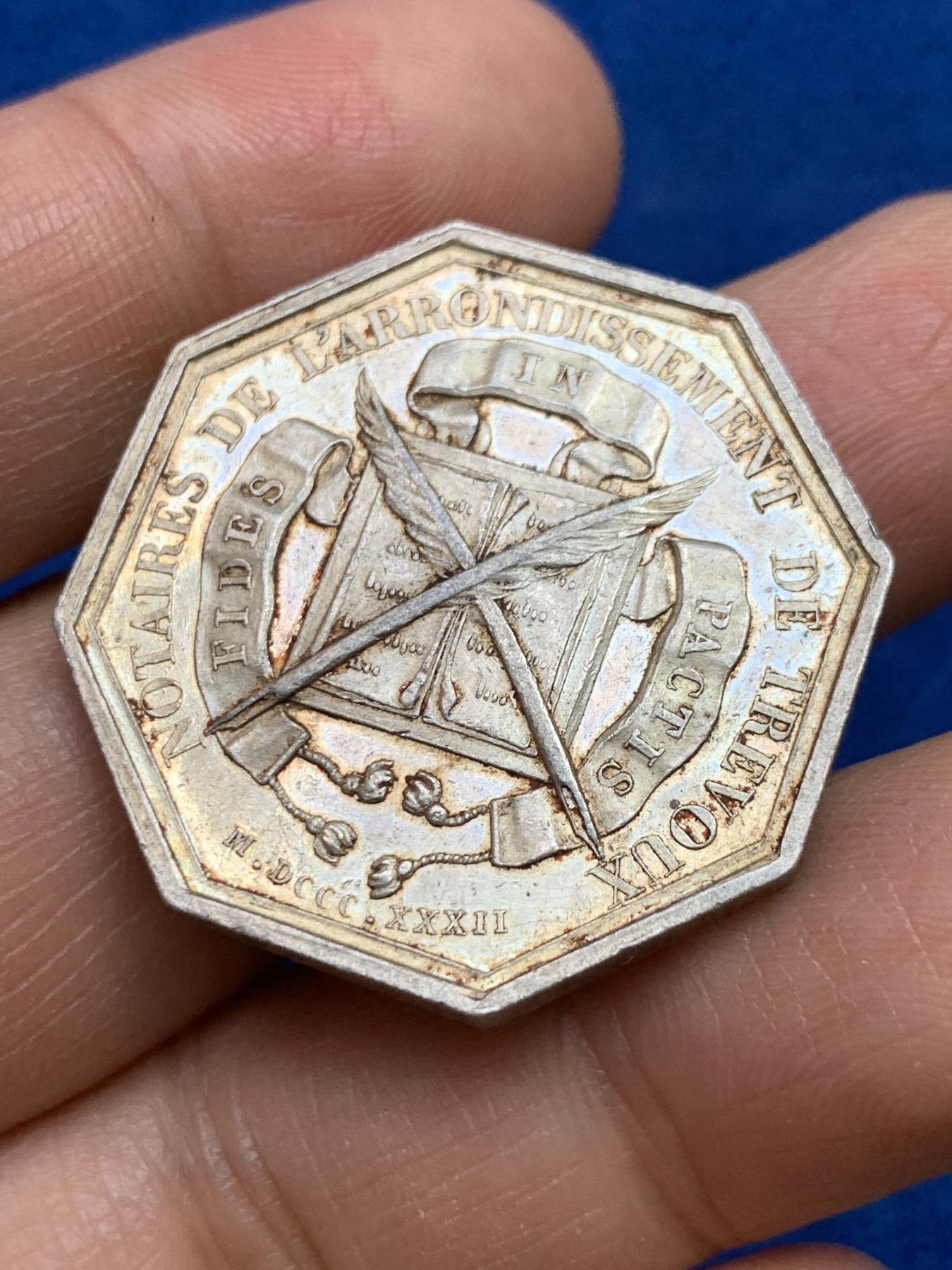 《竞宝斋》第237场- 周日，周一，周二，周日 疯狂4连拍 (全场包邮) 法国特雷武公证处八角银质代币，17.63g，32mm，手指边铭