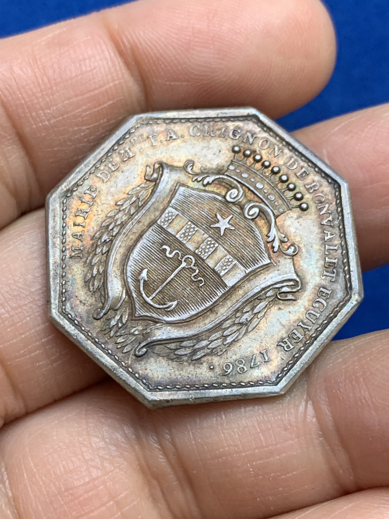 《竞宝斋》第237场- 周日，周一，周二，周日 疯狂4连拍 (全场包邮) 法国1786年奥尔良市政厅八角银质代币，戎装的圣女贞德，13.84g，32.6mm，早期无边铭，金黄包浆，难得保存较好