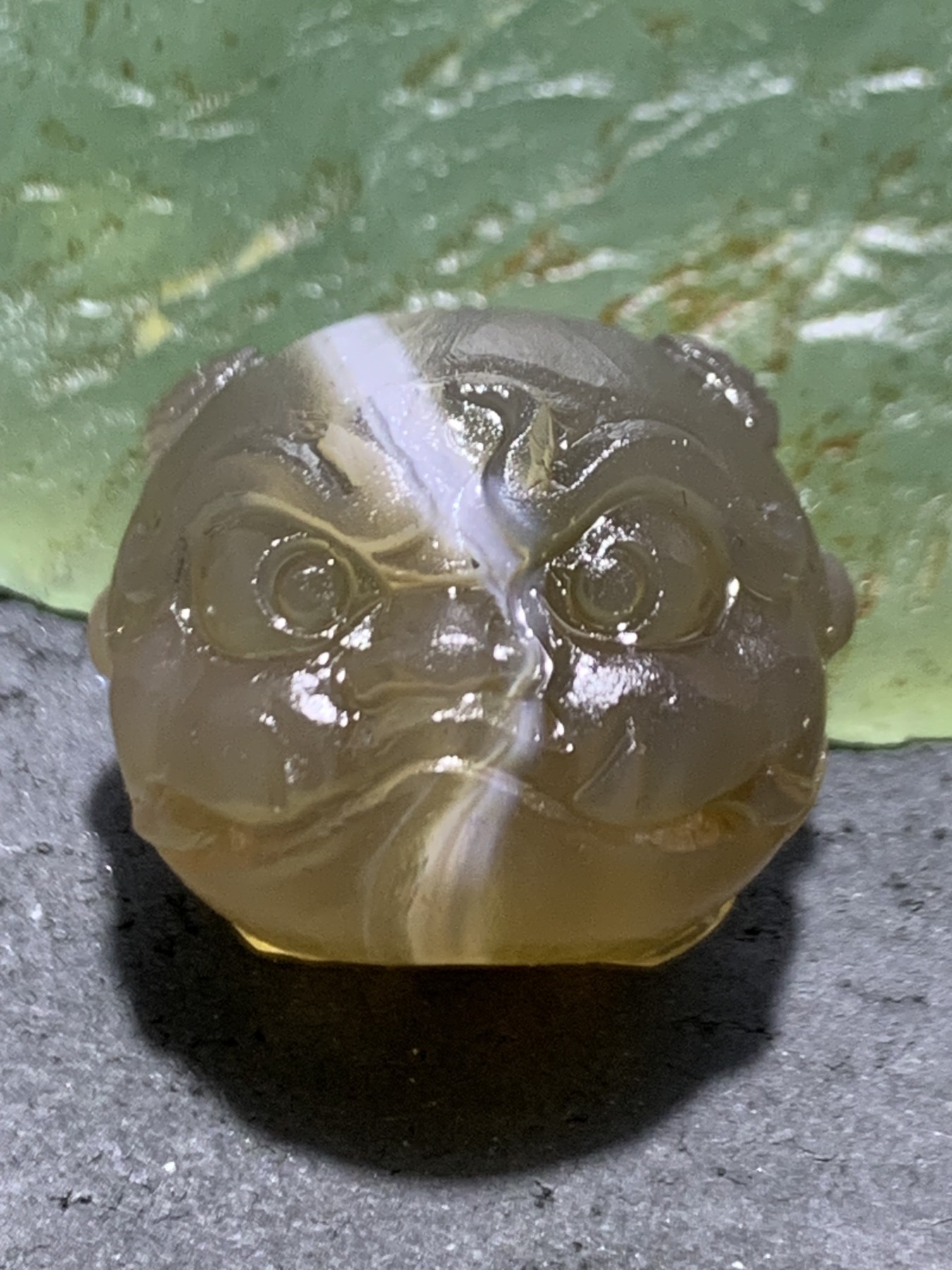 精美亚光巴西玛瑙手工雕刻瑞兽珠子（吊坠）一个