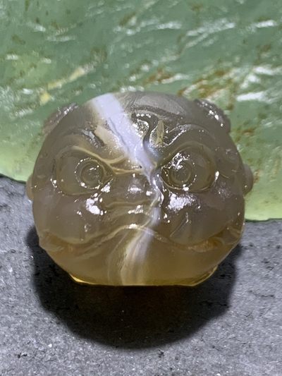 精美亚光巴西玛瑙手工雕刻瑞兽珠子（吊坠）一个 - 精美亚光巴西玛瑙手工雕刻瑞兽珠子（吊坠）一个