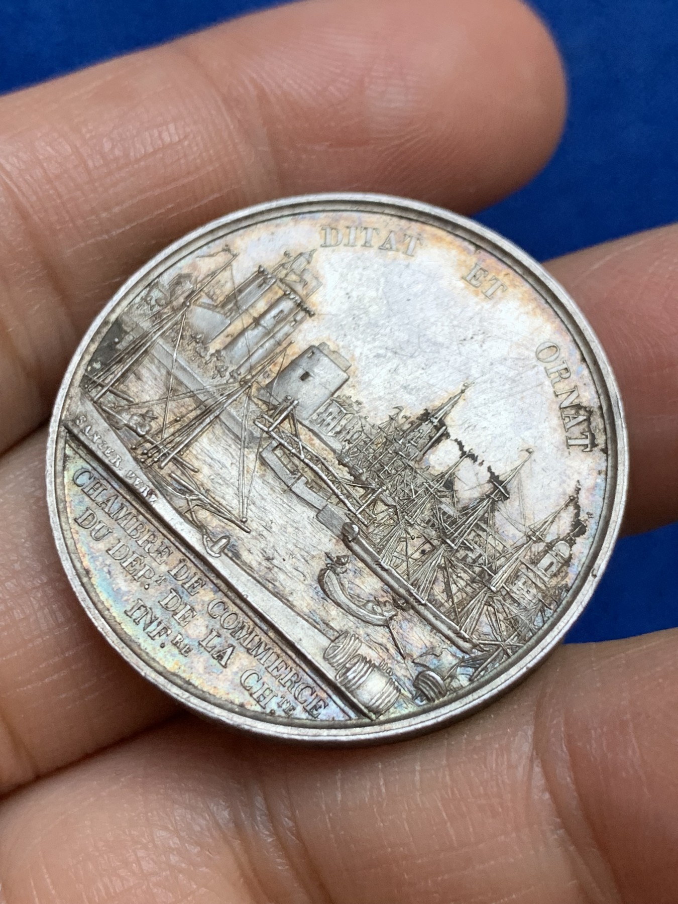 《竞宝斋》第237场- 周日，周一，周二，周日 疯狂4连拍 (全场包邮) 法国查理十世拉罗谢尔商会银质jeton，港口帆樯如云，17.72g，33mm，1832年以前早期无边铭