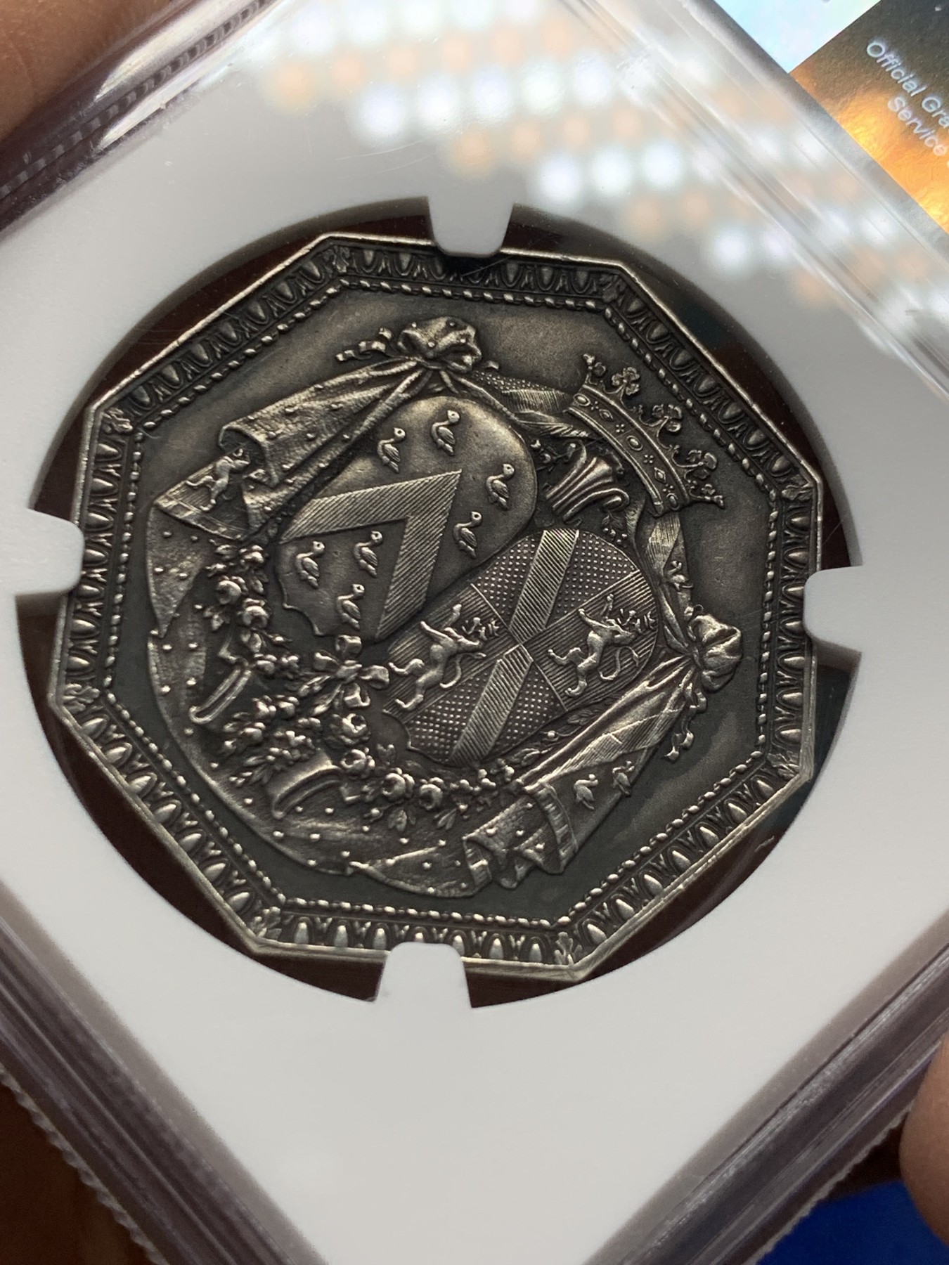 《竞宝斋》第237场- 周日，周一，周二，周日 疯狂4连拍 (全场包邮) NGC MS63 法国八角银章，皇家婚姻，小名誉品三个小天使，状态非常好，黑色包浆难得 