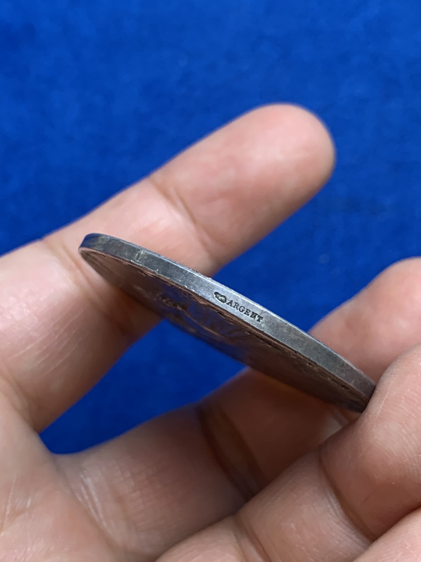 《竞宝斋》第237场- 周日，周一，周二，周日 疯狂4连拍 (全场包邮) 法国1903年德勒区农业展银章，捡稻穗的小女孩，33.01克，41.9mm，丰饶角边铭