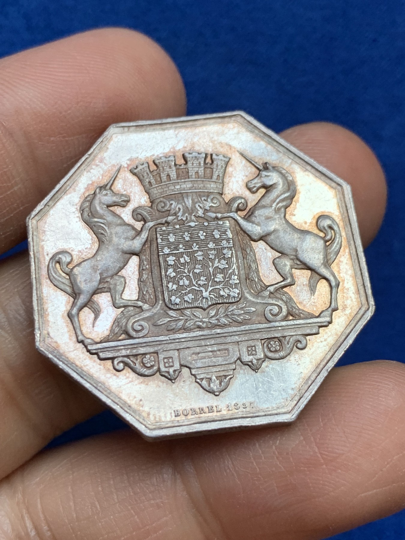 《竞宝斋》第237场- 周日，周一，周二，周日 疯狂4连拍 (全场包邮) 法国亚眠商业银行八角银质代币，17.90g，33.9mm，手指边铭，极少见品种