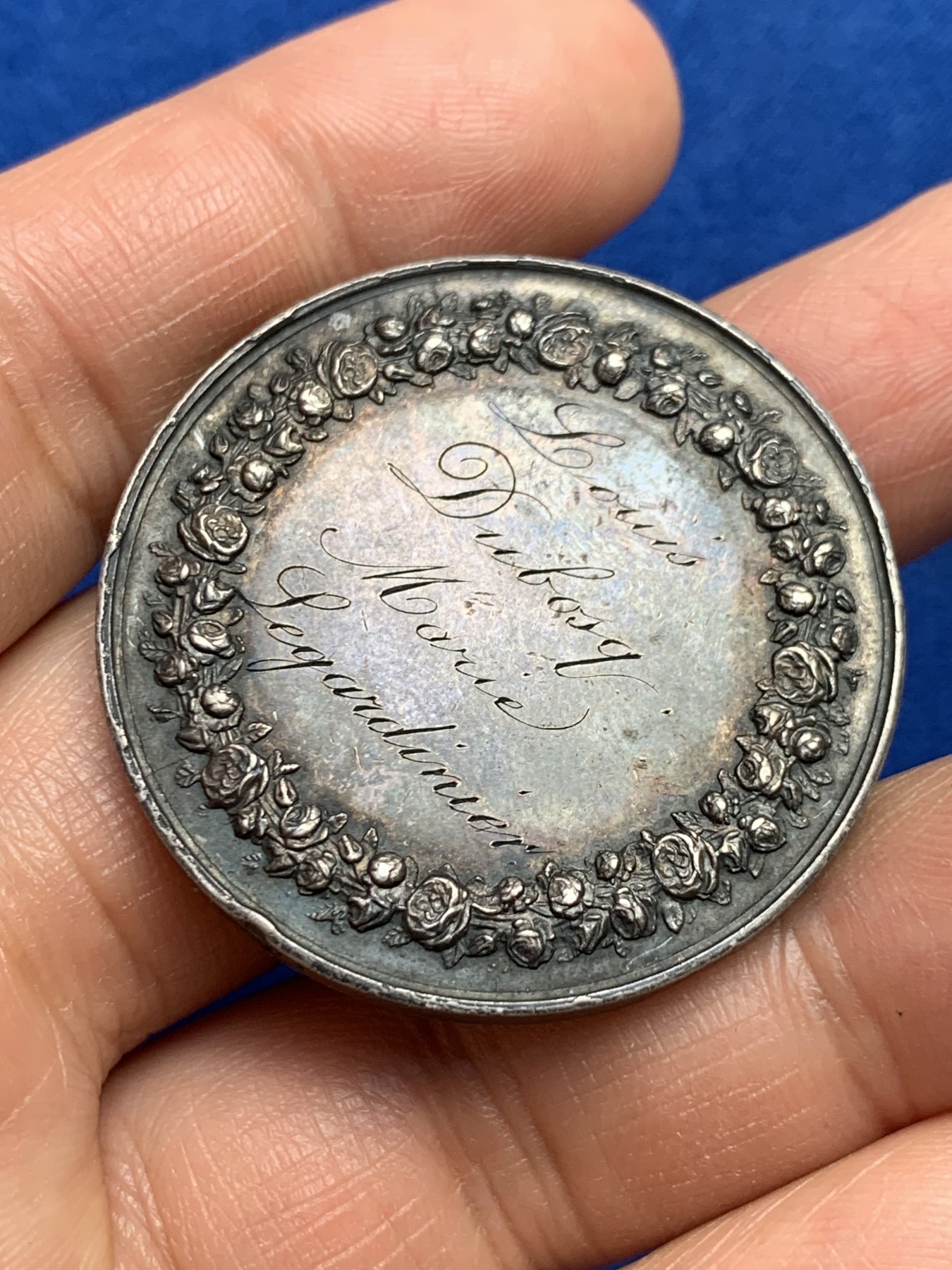 《竞宝斋》第237场- 周日，周一，周二，周日 疯狂4连拍 (全场包邮) 法国爱情与婚姻纪念银章，24.24g，39.3mm，蜜蜂边铭