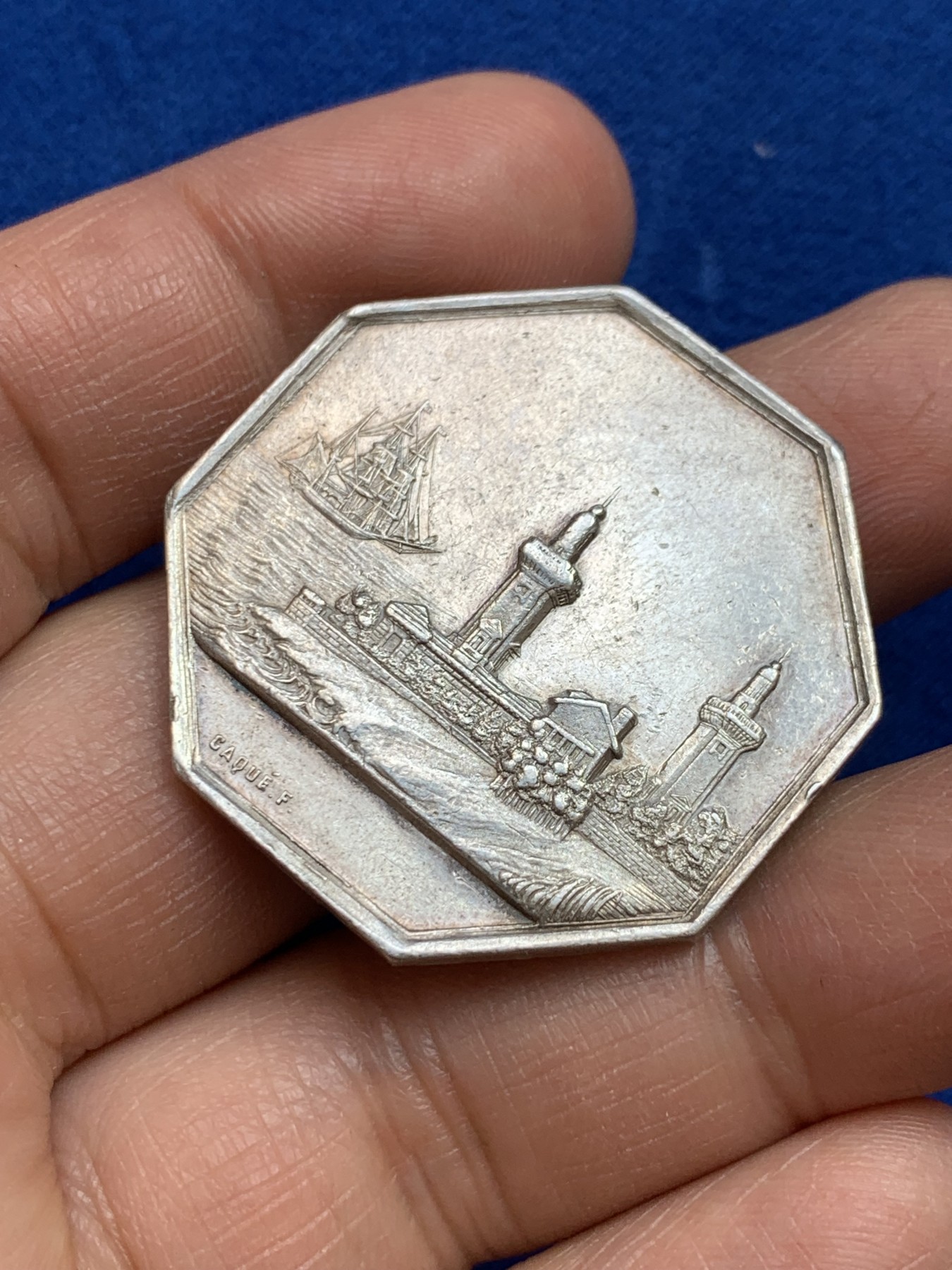 《竞宝斋》第237场- 周日，周一，周二，周日 疯狂4连拍 (全场包邮) 法国勒阿弗尔海上保险公司八角银章，18.82g，36mm，蜜蜂边铭