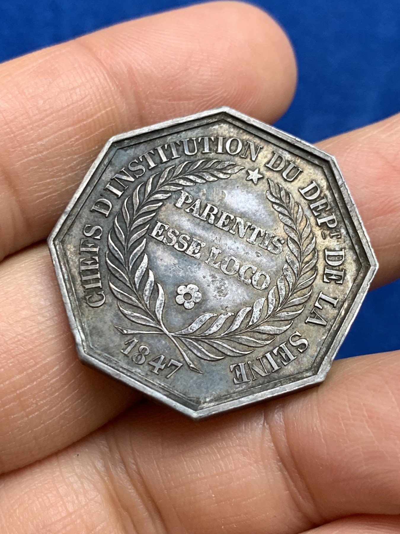 《竞宝斋》第237场- 周日，周一，周二，周日 疯狂4连拍 (全场包邮) 法国 1860-1879 八角银质代币，塞纳省机构负责，查理大帝 蜜蜂边铭 重量15.61克，直径31.2毫米