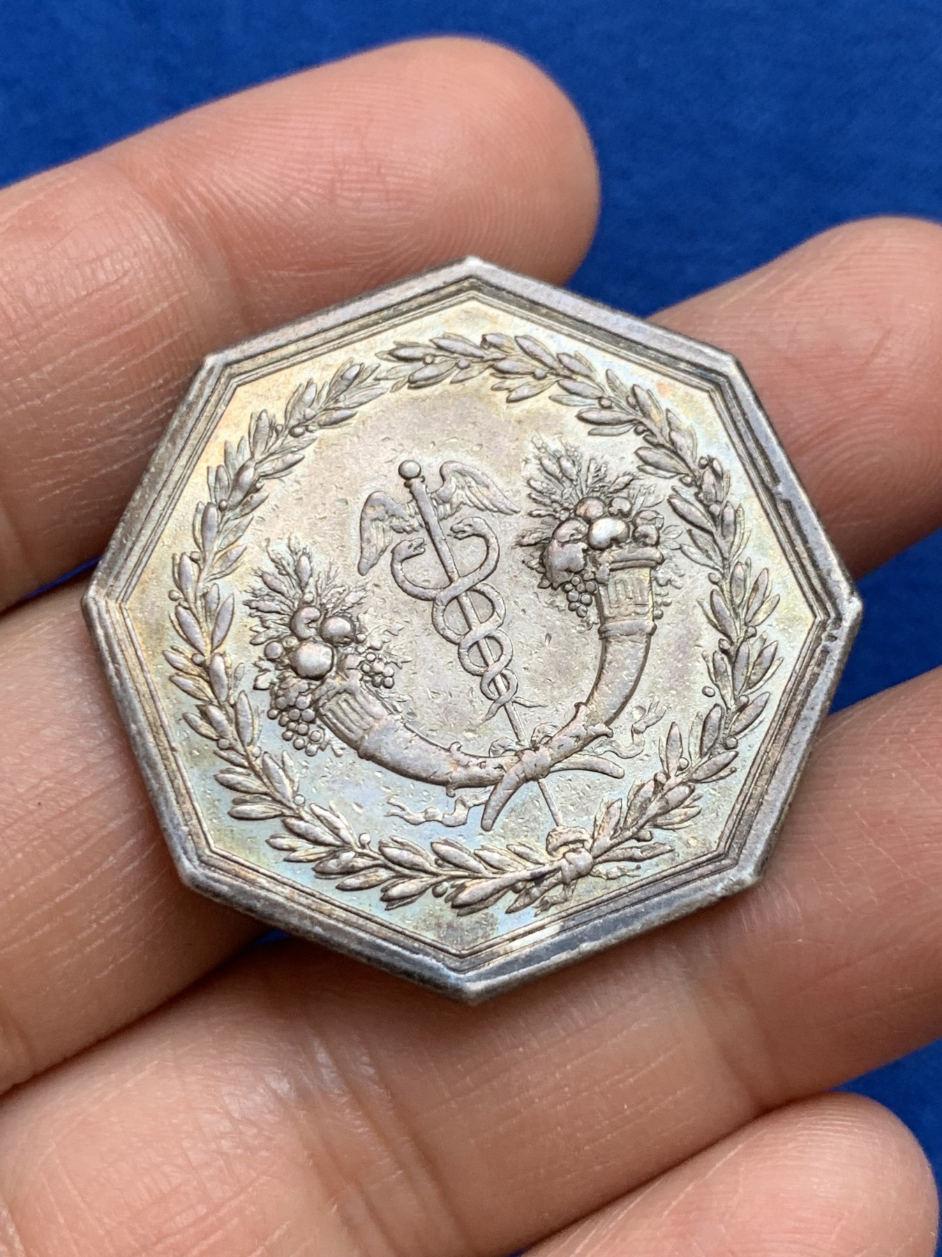 《竞宝斋》第237场- 周日，周一，周二，周日 疯狂4连拍 (全场包邮) 法国1776年早期折扣柜台八角银质代币，35.3毫米，20.00克，边铭无