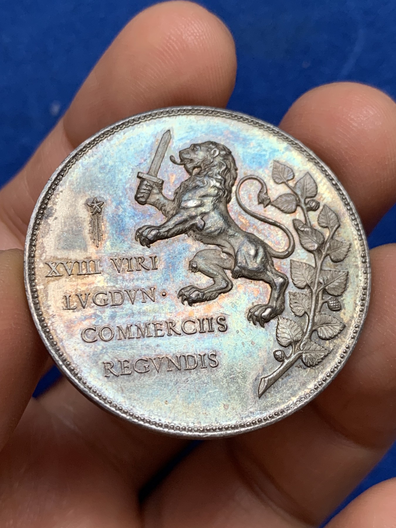 《竞宝斋》第237场- 周日，周一，周二，周日 疯狂4连拍 (全场包邮) 法国银章，里昂丝绸协会，21.78g，37.7mm，蜜蜂边铭，高浮雕，彩色包浆